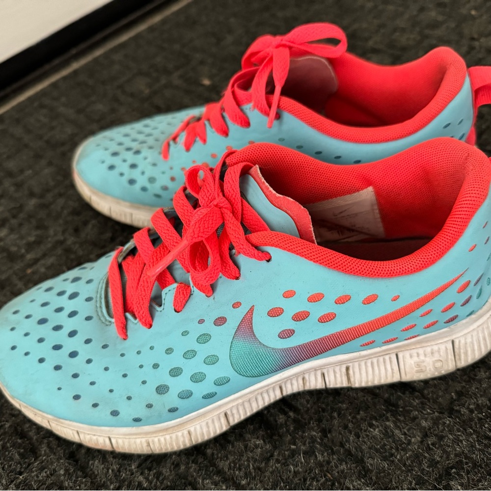 Women’s Nike sneakers